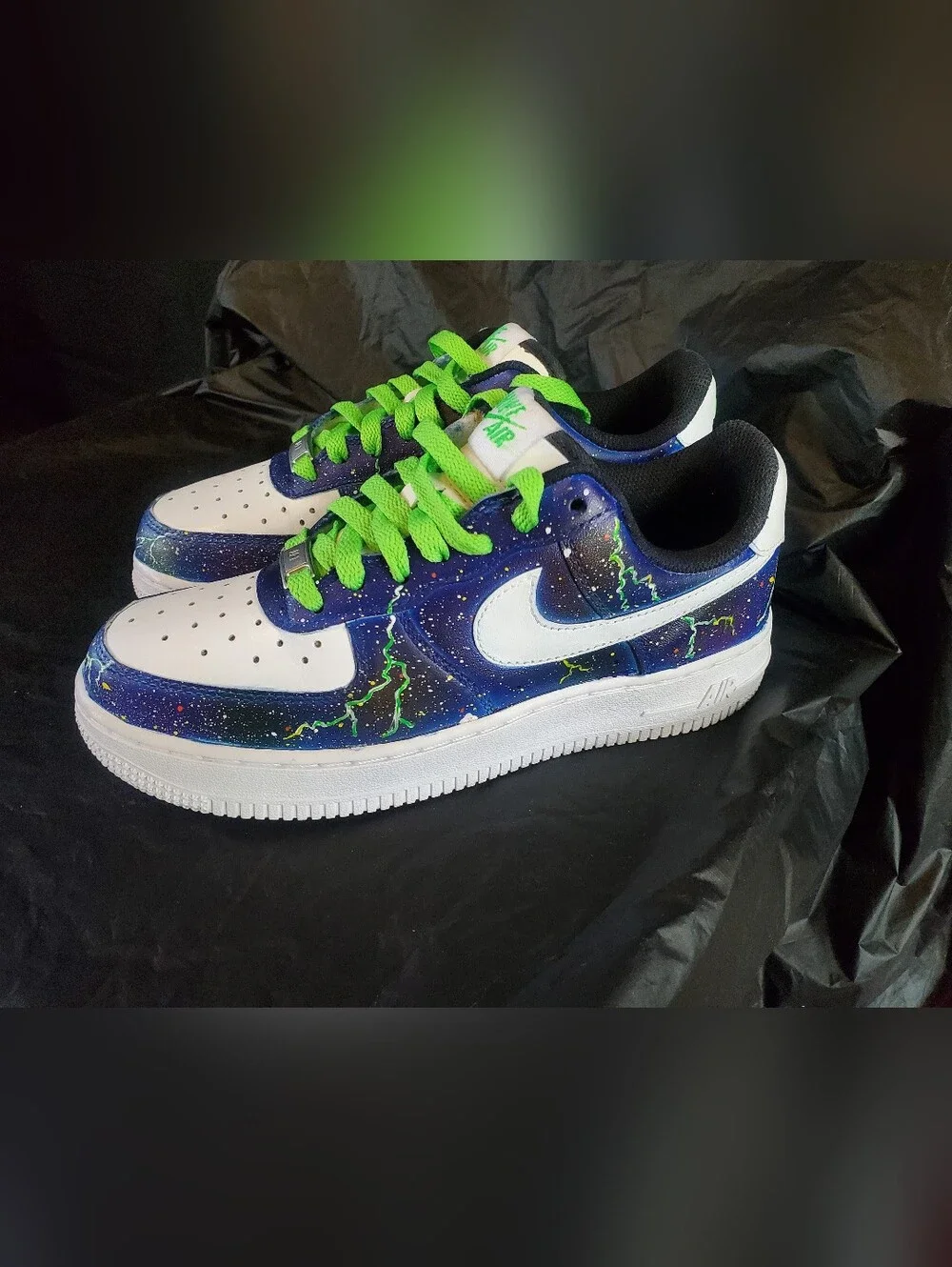 Nike Kids White, Blue & Green Lightning-Print Low Top Sneakers